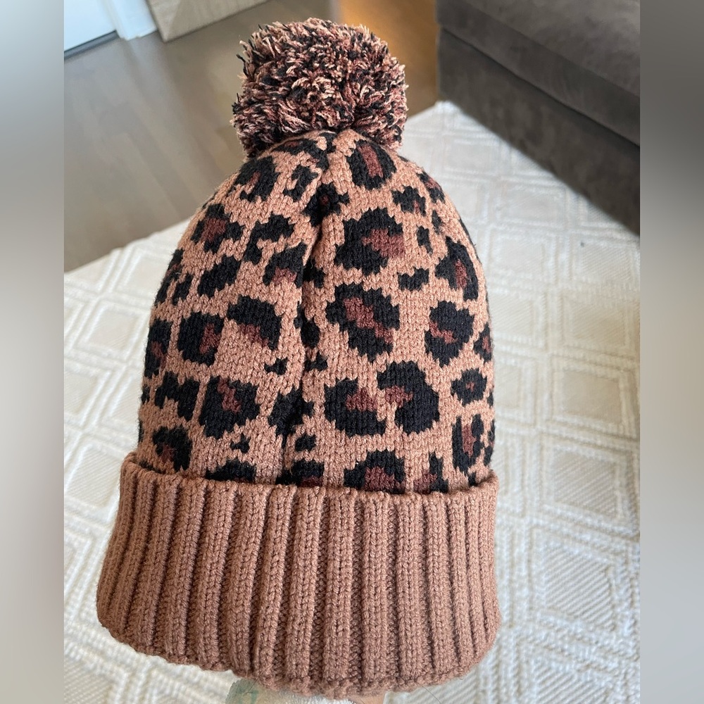 Nike leopard print pom pom cuffed, fleece lined hat - Picture 4 of 6